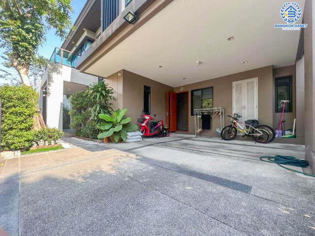 *****บ้านเดี่ยวมือสองย่านกรุงเทพฯ ม.ไลฟ์บางกอกบูเลอวาร์ด รามอินทรา เนื้อที่กว้างขวางเกือบ 65 ตร.ว. ฟังก์ชัน 4 ห้องนอน 4 ห้องน้ำ ที่จอดรถ 2 คัน บนทำเลแห่งการเดินทาง ใกล้รถไฟฟ้าสายสีชมพู "สถานีนพรัตนราชธานี" และทางด่วน "พระราม2-กาญจนาภิเษก"